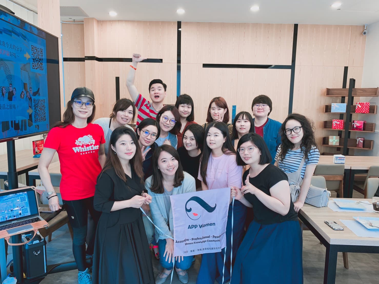 60769602_407395533433750_8257949850700611584_n