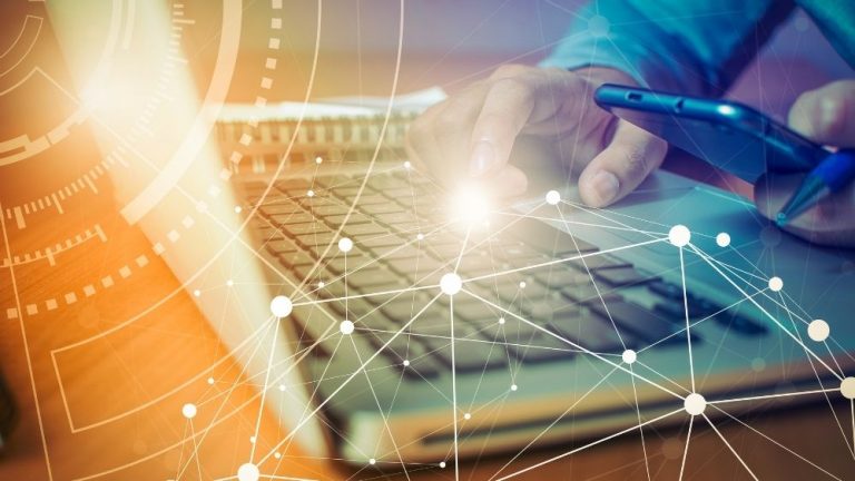 驊哥電腦 客製化筆電專家 靠網路打出新市場